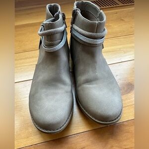 Tucker Tate Gray Kids Boots